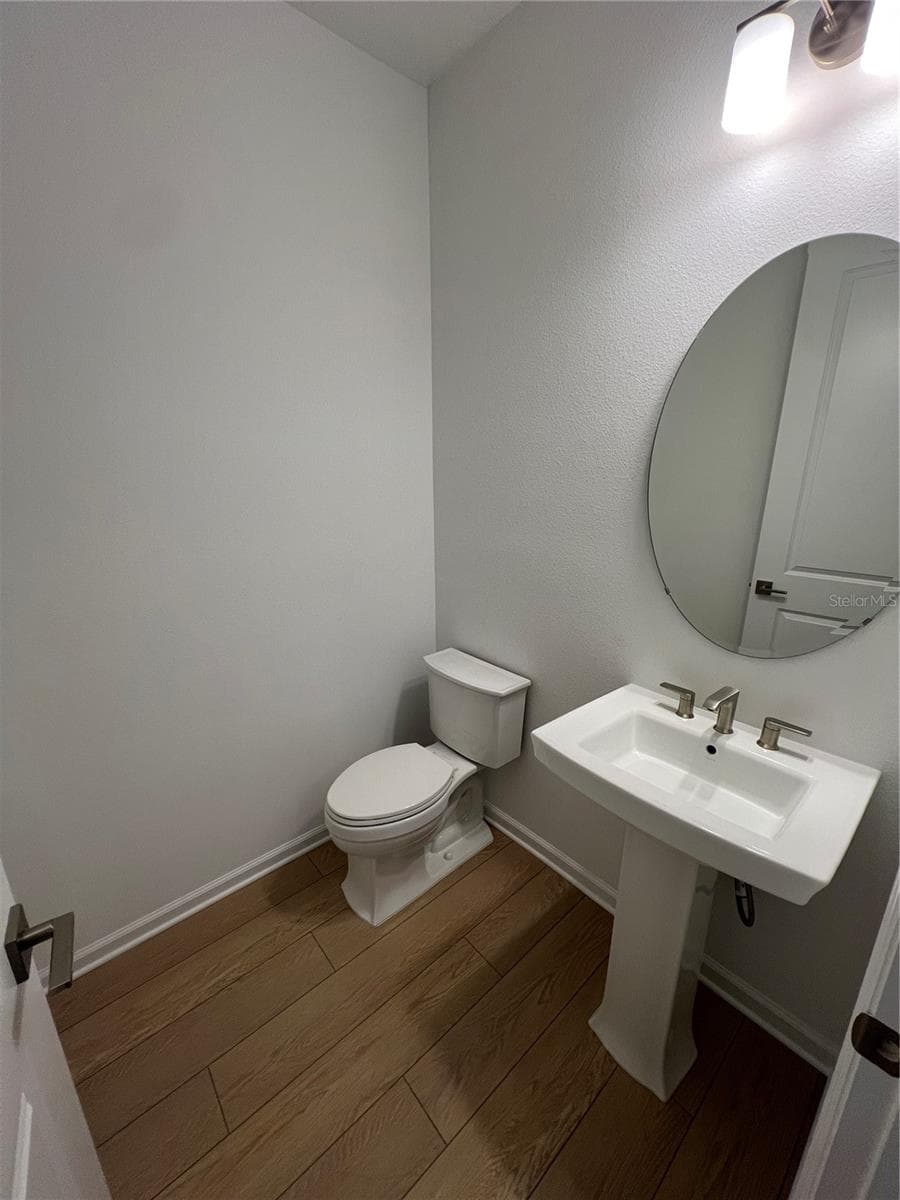 1896 CROWNCREST DRIVE — photo 6 of 39