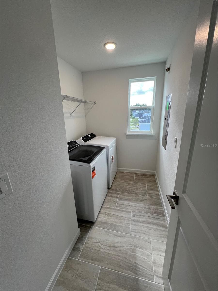 1896 CROWNCREST DRIVE — photo 18 of 39
