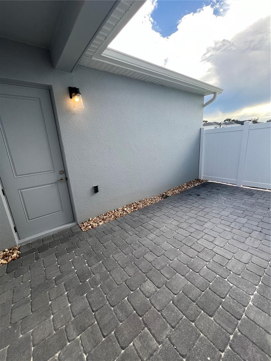 1896 CROWNCREST DRIVE — photo 19 of 39