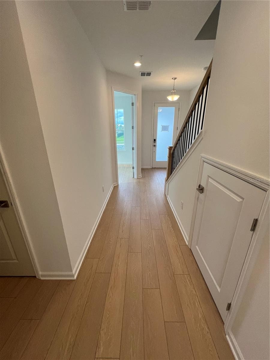 1896 CROWNCREST DRIVE — photo 3 of 39