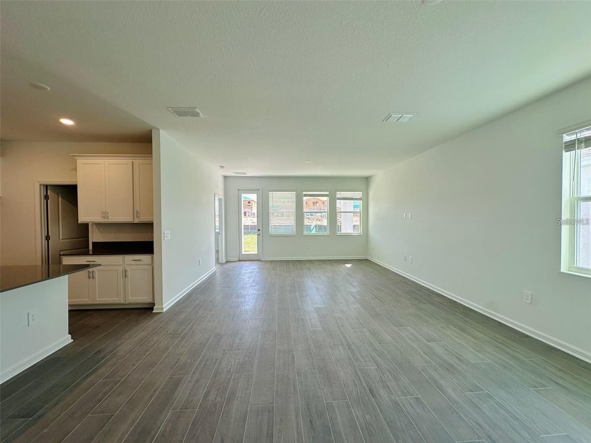 2665 ARMSTRONG AVENUE — photo 6 of 21