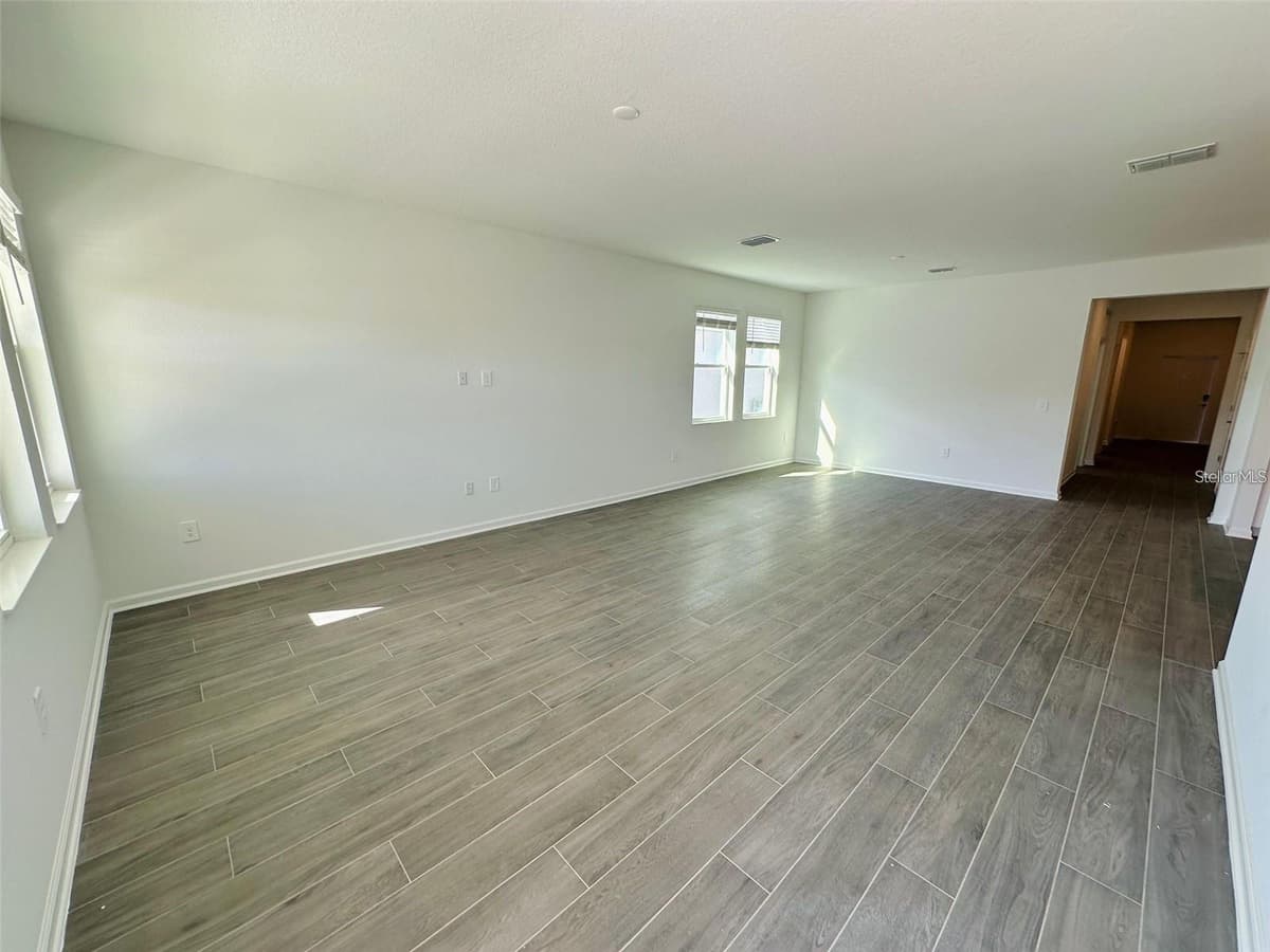2665 ARMSTRONG AVENUE — photo 2 of 21