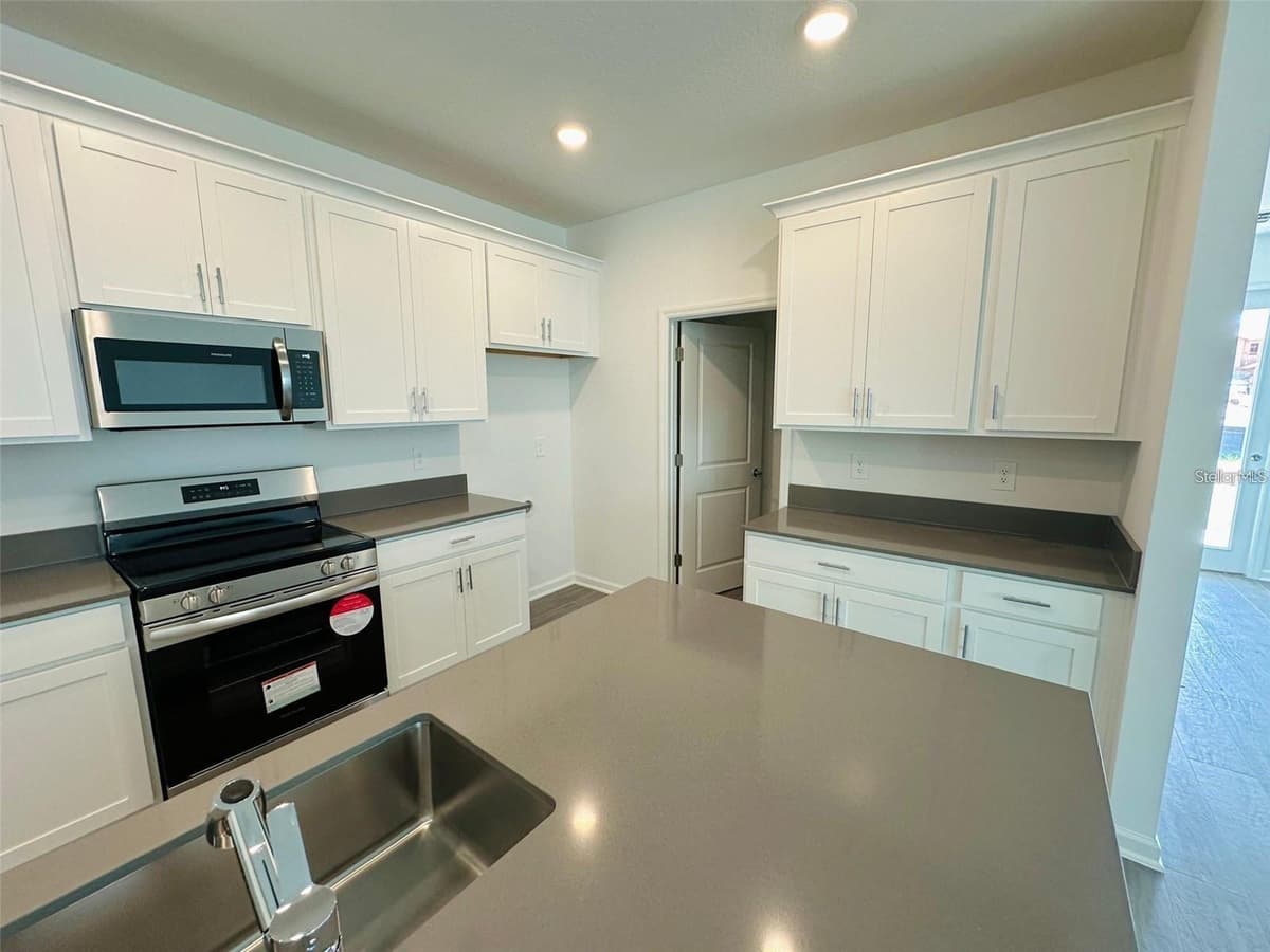 2665 ARMSTRONG AVENUE — photo 7 of 21
