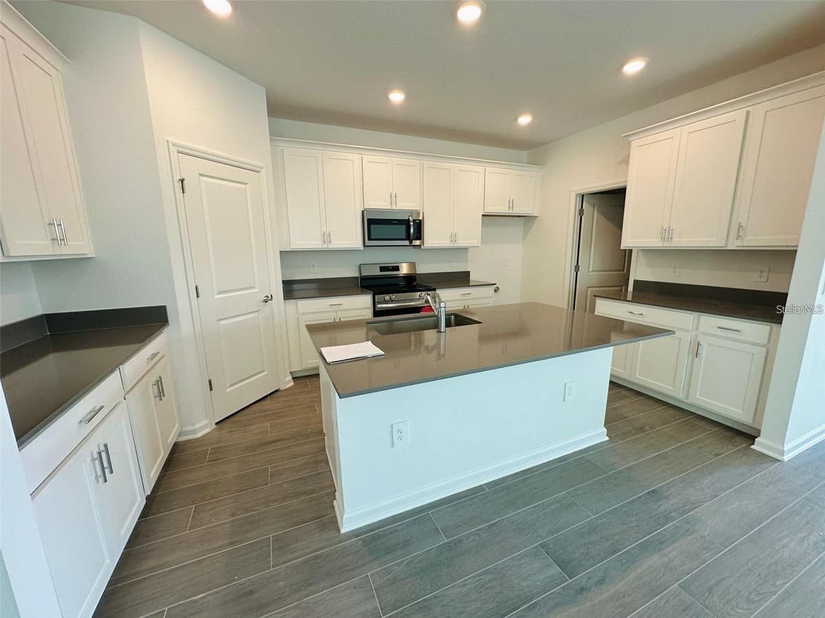 2665 ARMSTRONG AVENUE — photo 9 of 21