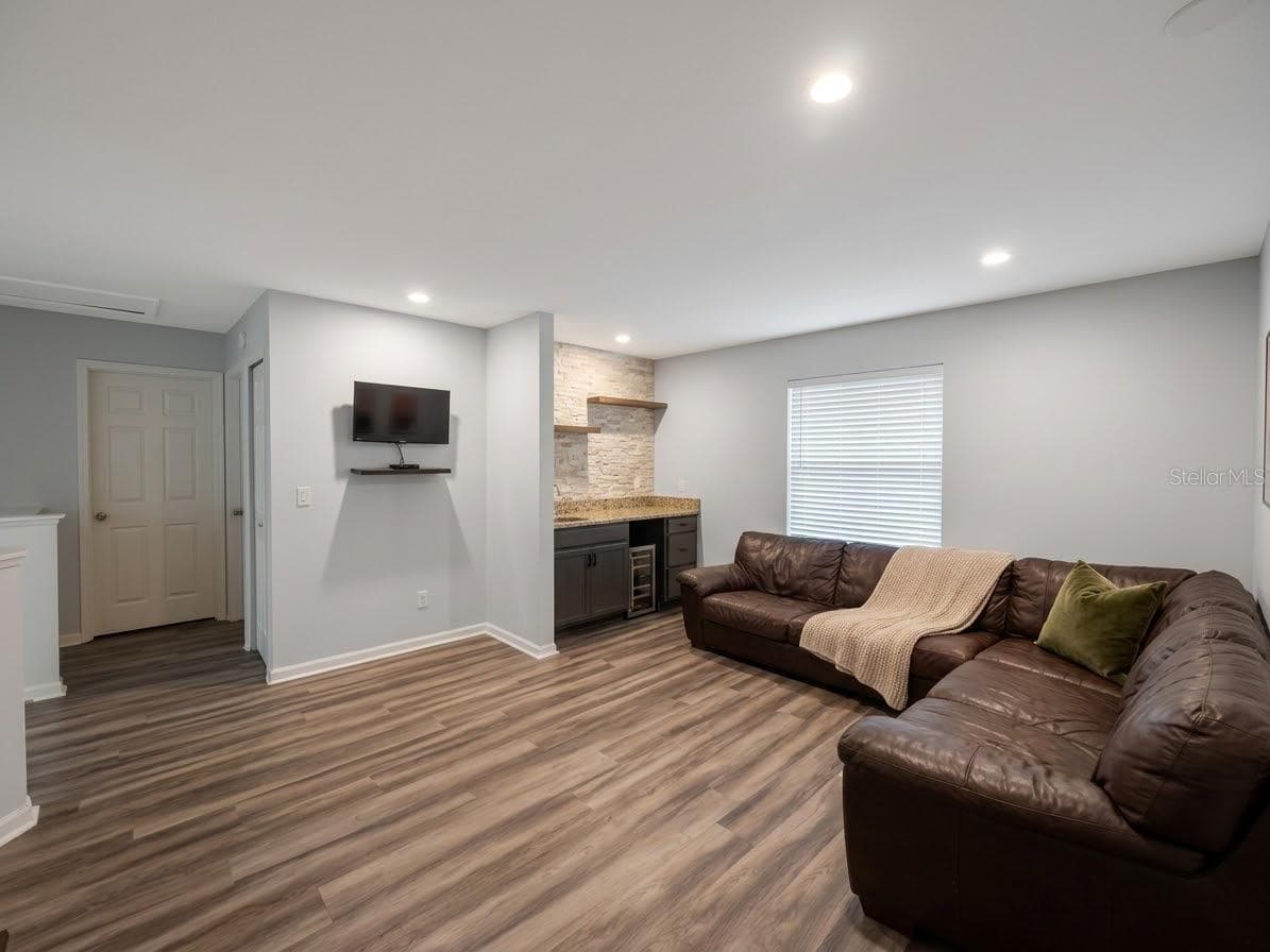 389 LAKEPARK TRAIL — photo 6 of 24