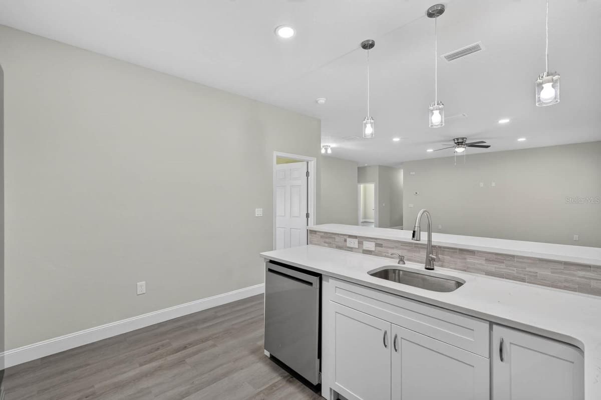 757 INDIANA STREET — photo 15 of 41