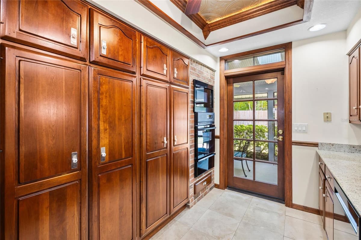2707 WESTCHESTER DRIVE — photo 14 of 56