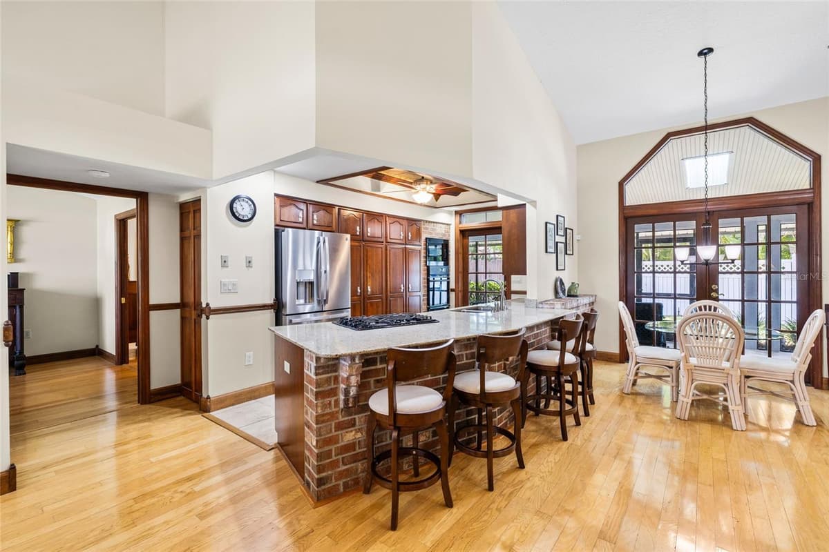 2707 WESTCHESTER DRIVE — photo 16 of 56