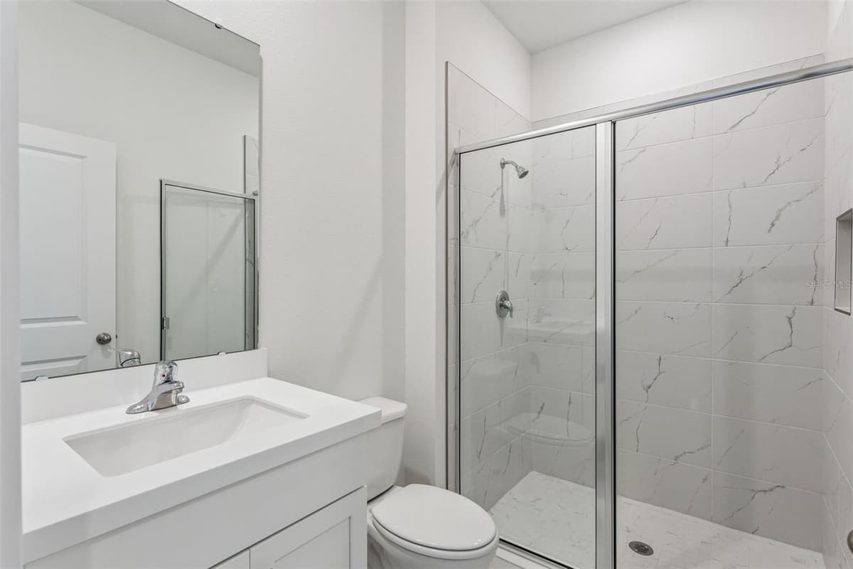 526 EMERALD GROVE DRIVE — photo 11 of 13