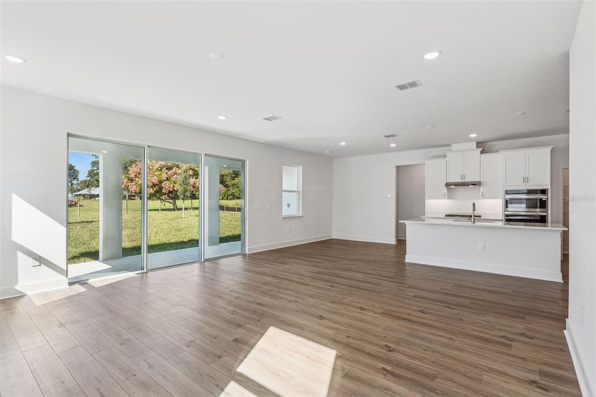 526 EMERALD GROVE DRIVE — photo 6 of 13
