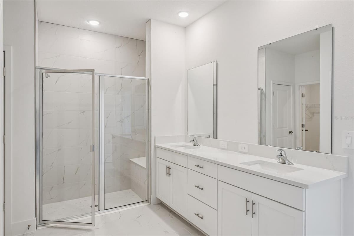 526 EMERALD GROVE DRIVE — photo 9 of 13