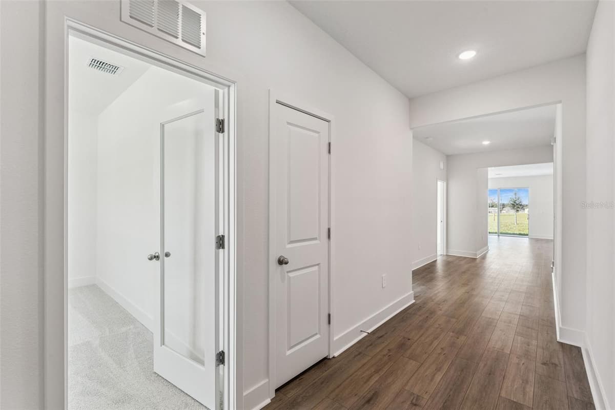 526 EMERALD GROVE DRIVE — photo 8 of 13