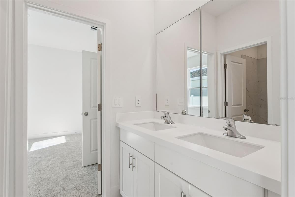 526 EMERALD GROVE DRIVE — photo 10 of 13