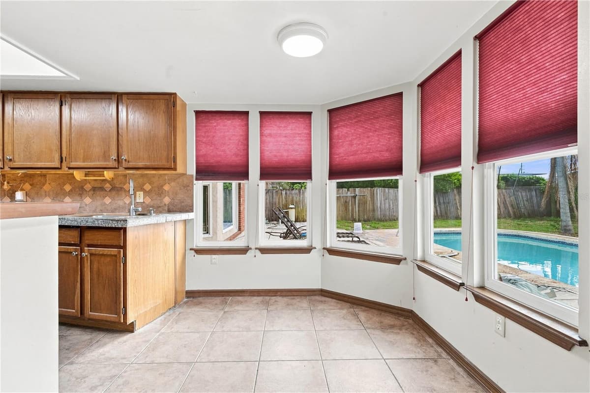 852 ABBOTT AVENUE — photo 14 of 34