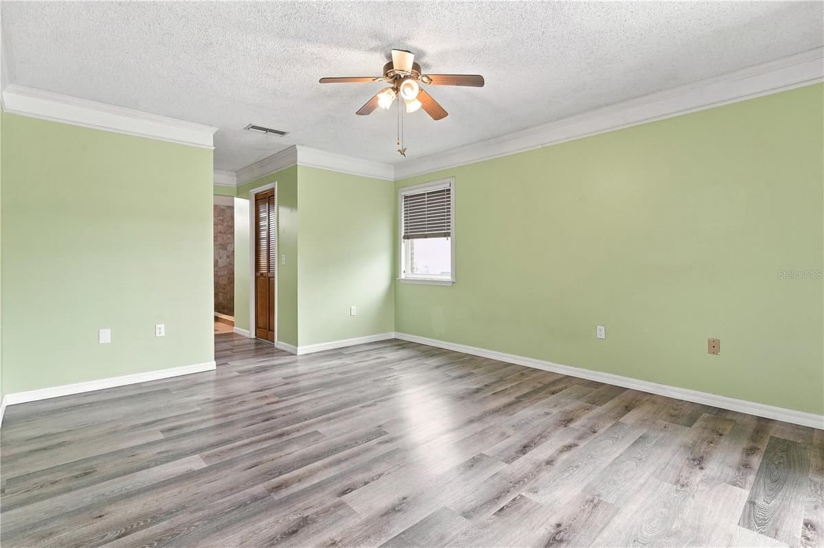 852 ABBOTT AVENUE — photo 20 of 34