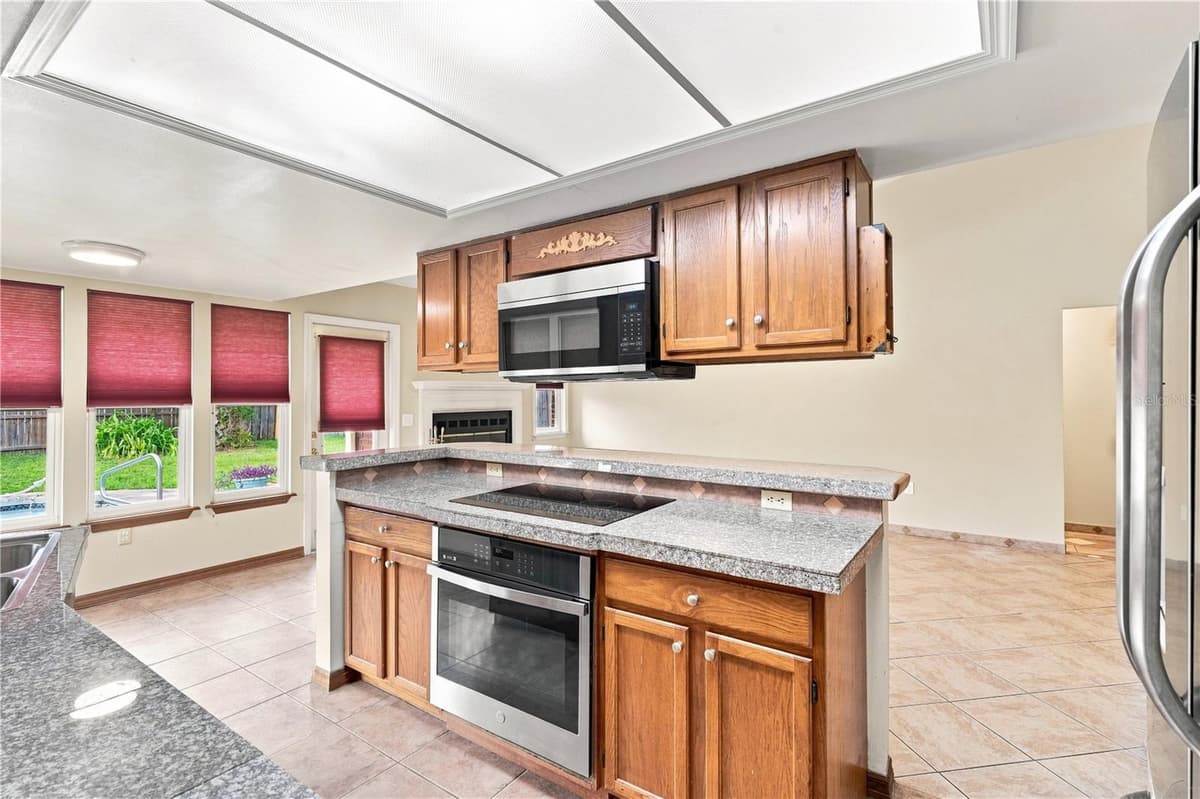852 ABBOTT AVENUE — photo 13 of 34