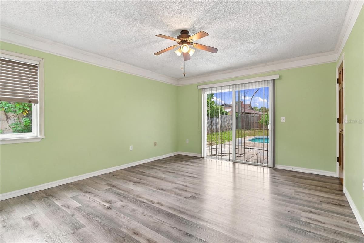 852 ABBOTT AVENUE — photo 19 of 34