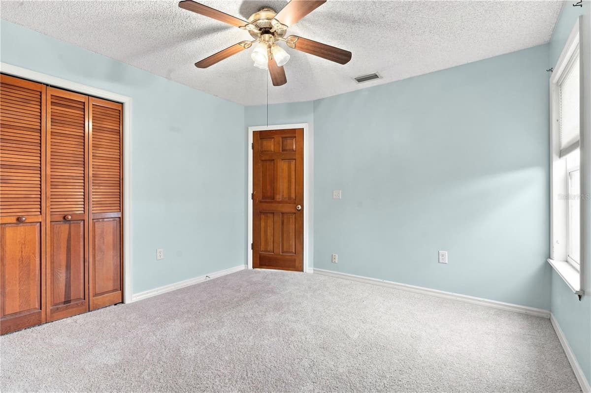 852 ABBOTT AVENUE — photo 24 of 34