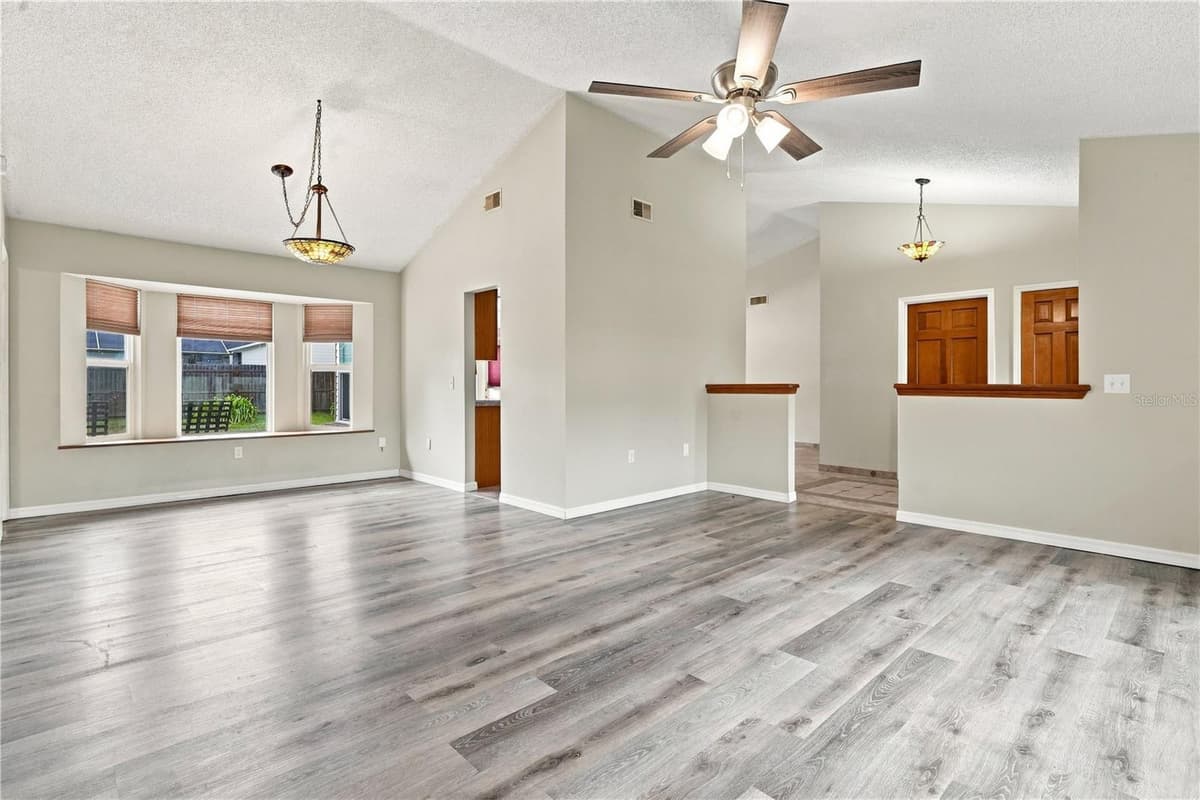 852 ABBOTT AVENUE — photo 7 of 34