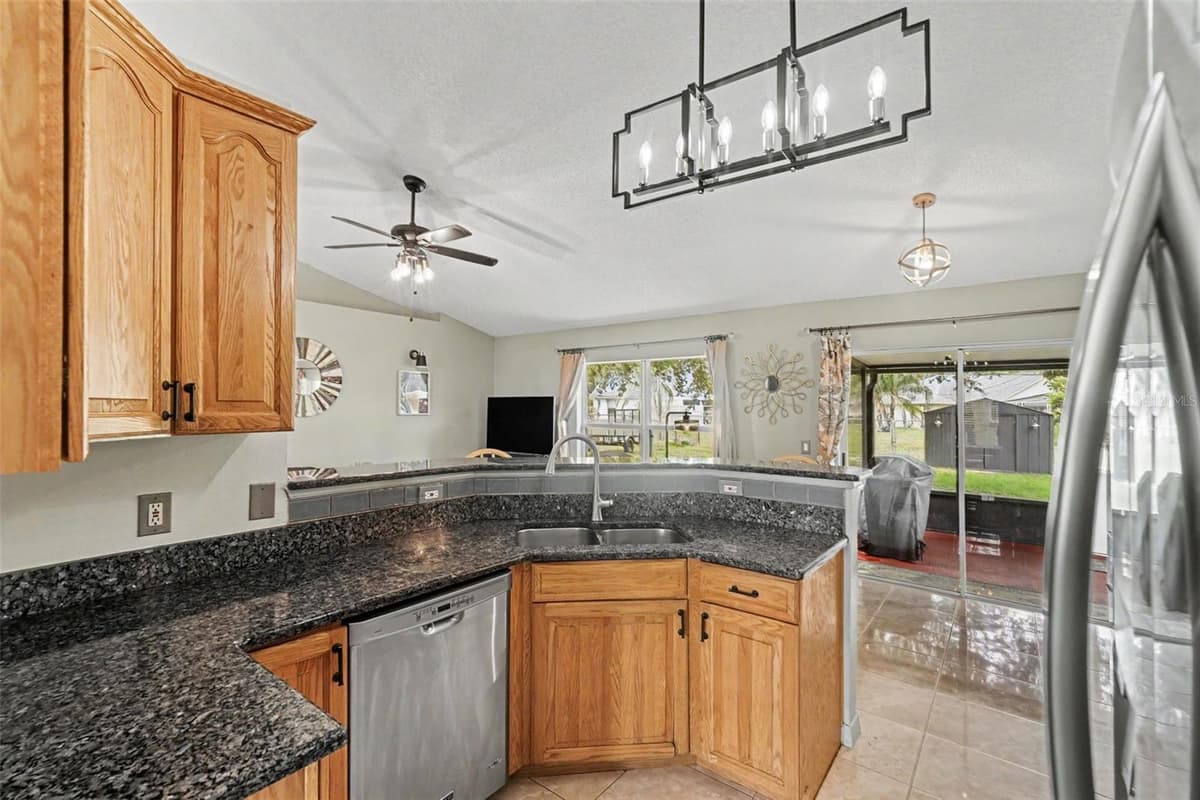 534 DAVIDSON STREET — photo 11 of 23