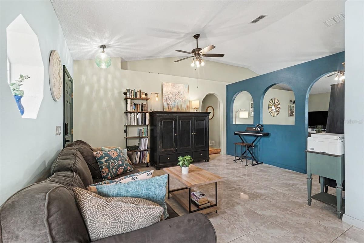 534 DAVIDSON STREET — photo 4 of 23