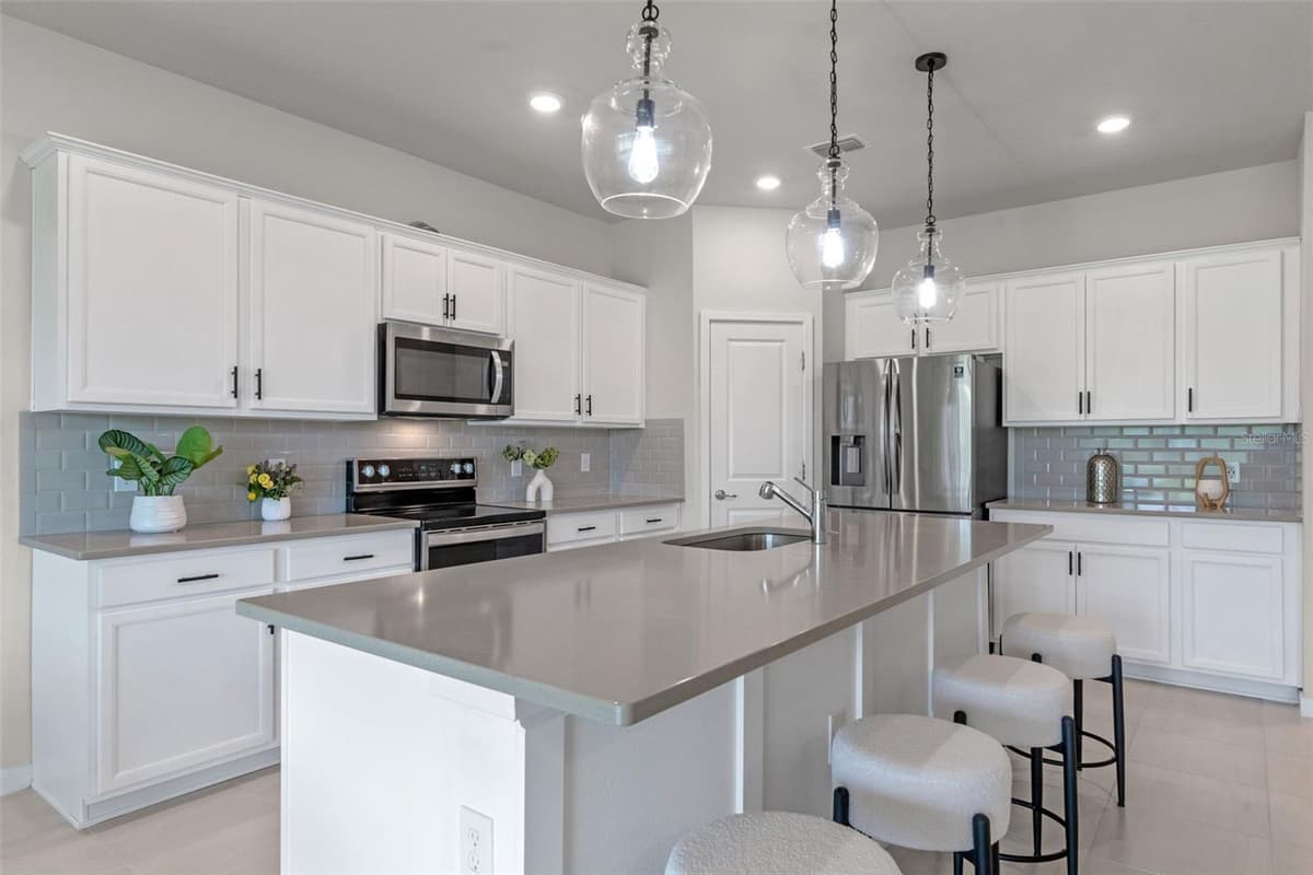 17319 MILLION LAKES COURT — photo 6 of 53