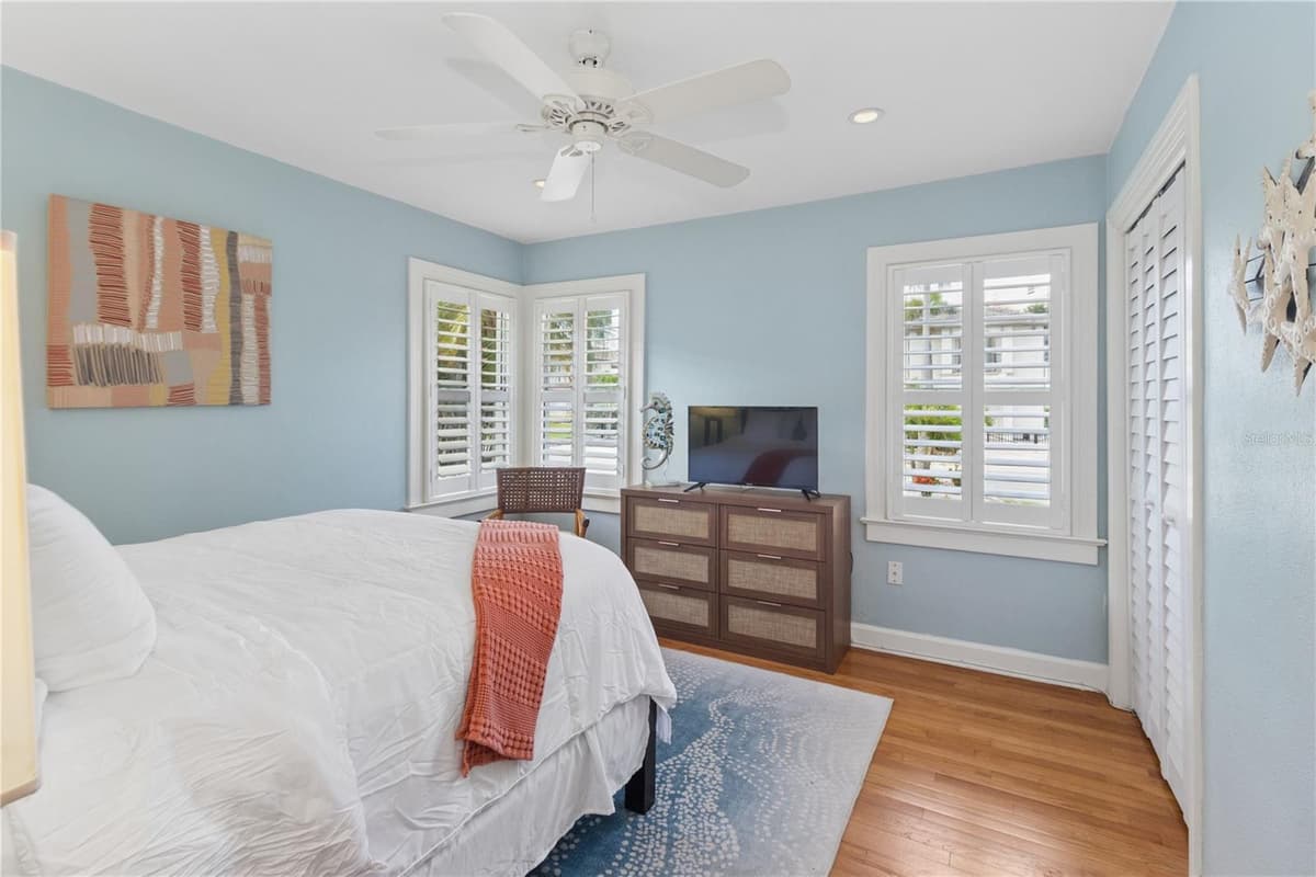 110 DEVON DRIVE — photo 16 of 41