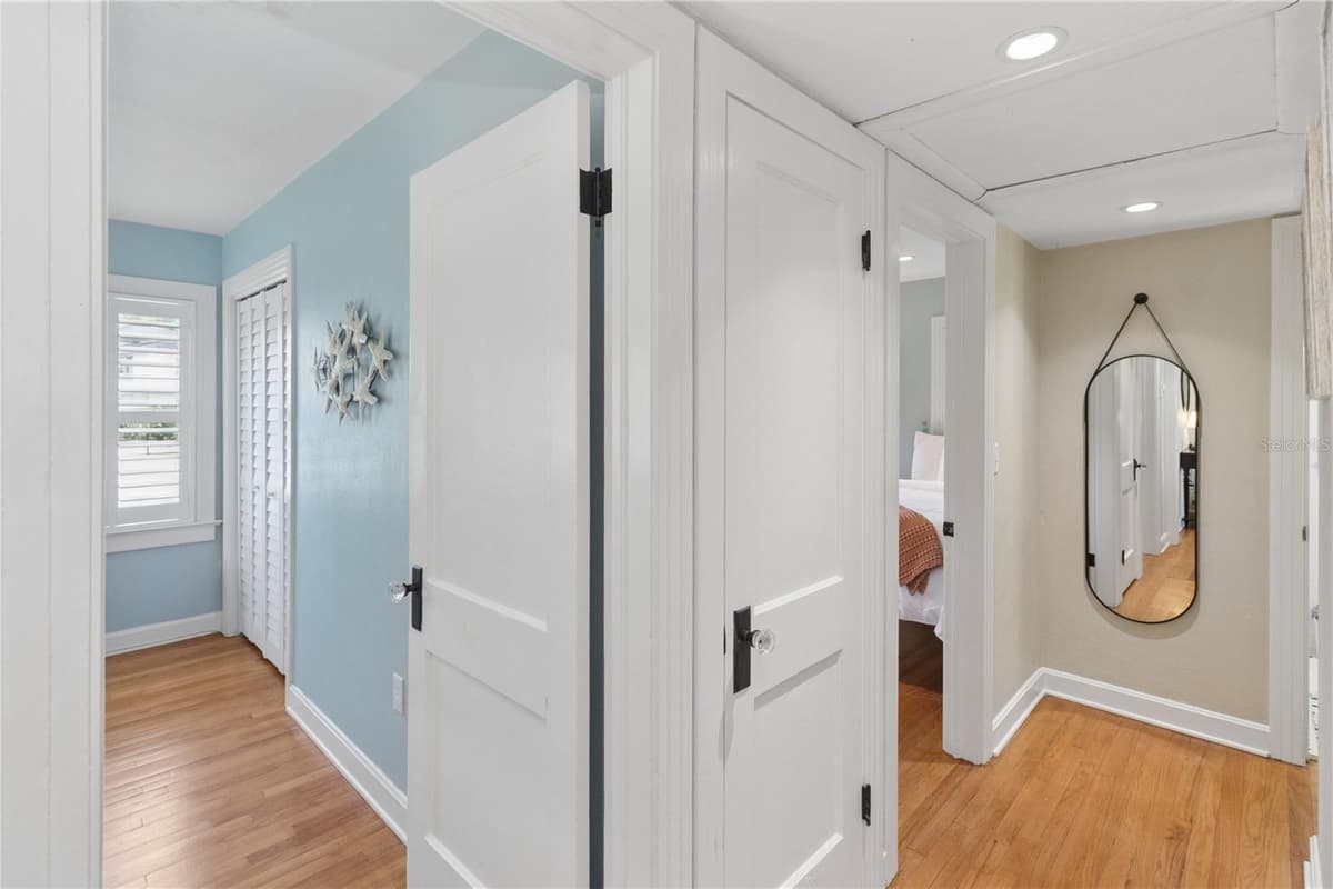 110 DEVON DRIVE — photo 15 of 41