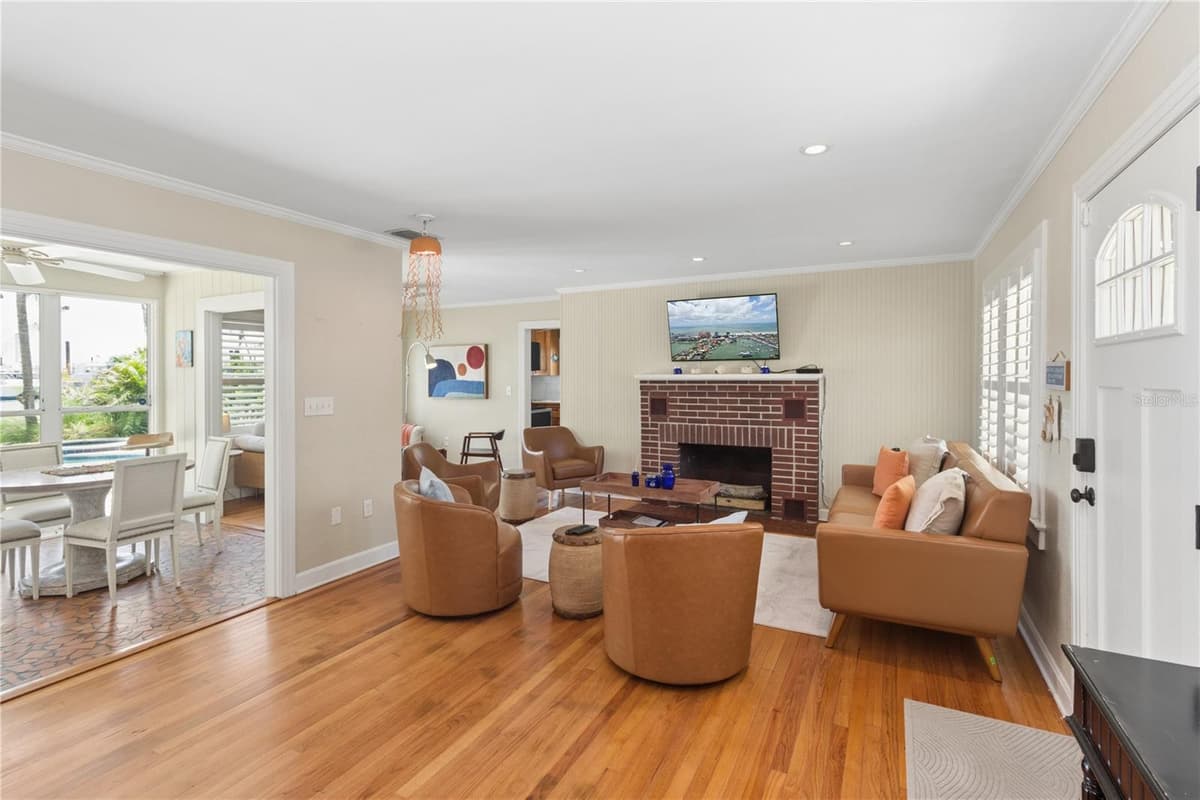 110 DEVON DRIVE — photo 13 of 41