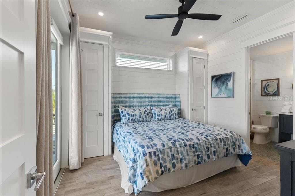 239 HARBOR DRIVE — photo 21 of 50