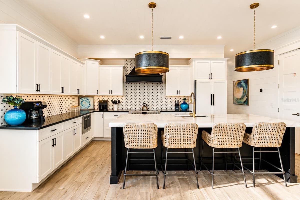239 HARBOR DRIVE — photo 5 of 50