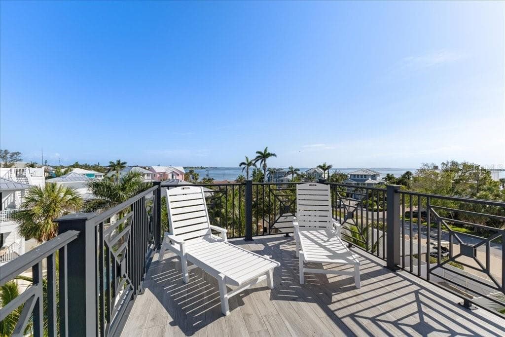 239 HARBOR DRIVE — photo 38 of 50