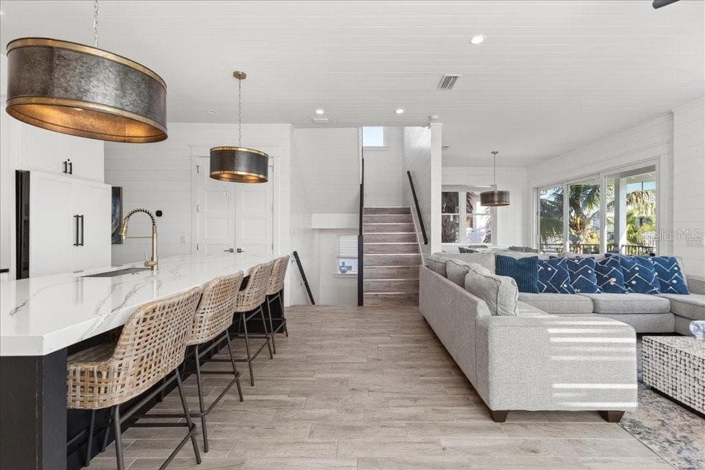 239 HARBOR DRIVE — photo 9 of 50