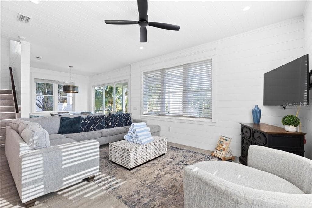 239 HARBOR DRIVE — photo 11 of 50