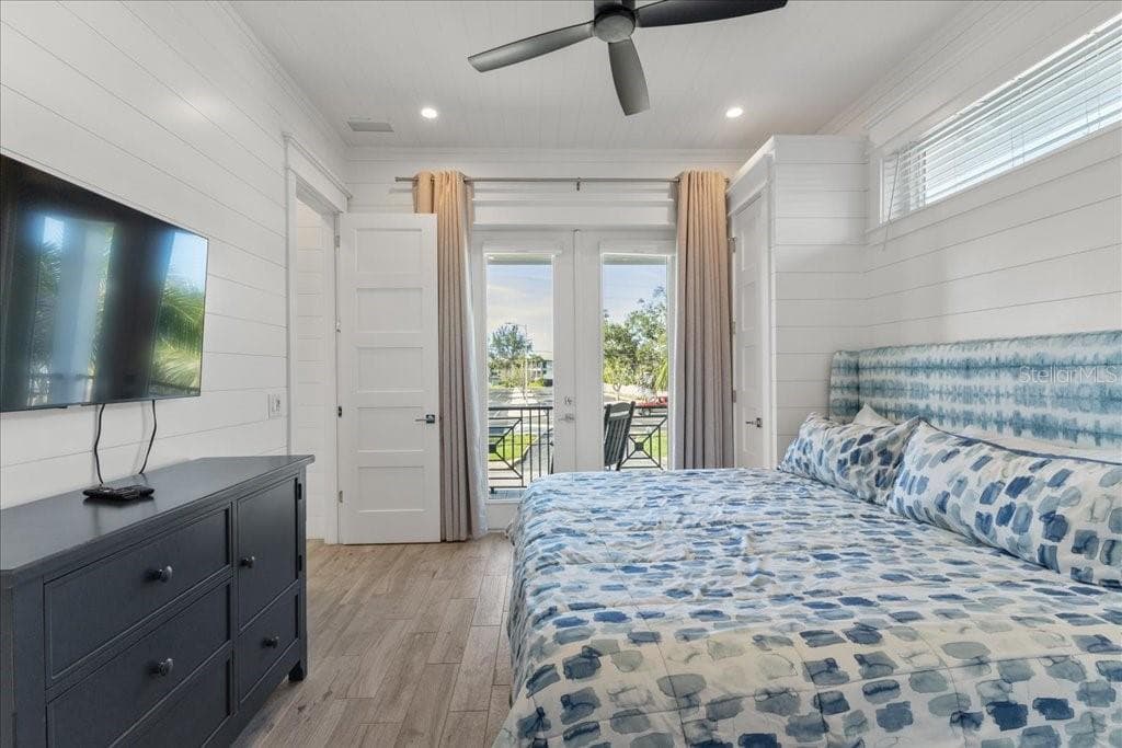239 HARBOR DRIVE — photo 19 of 50