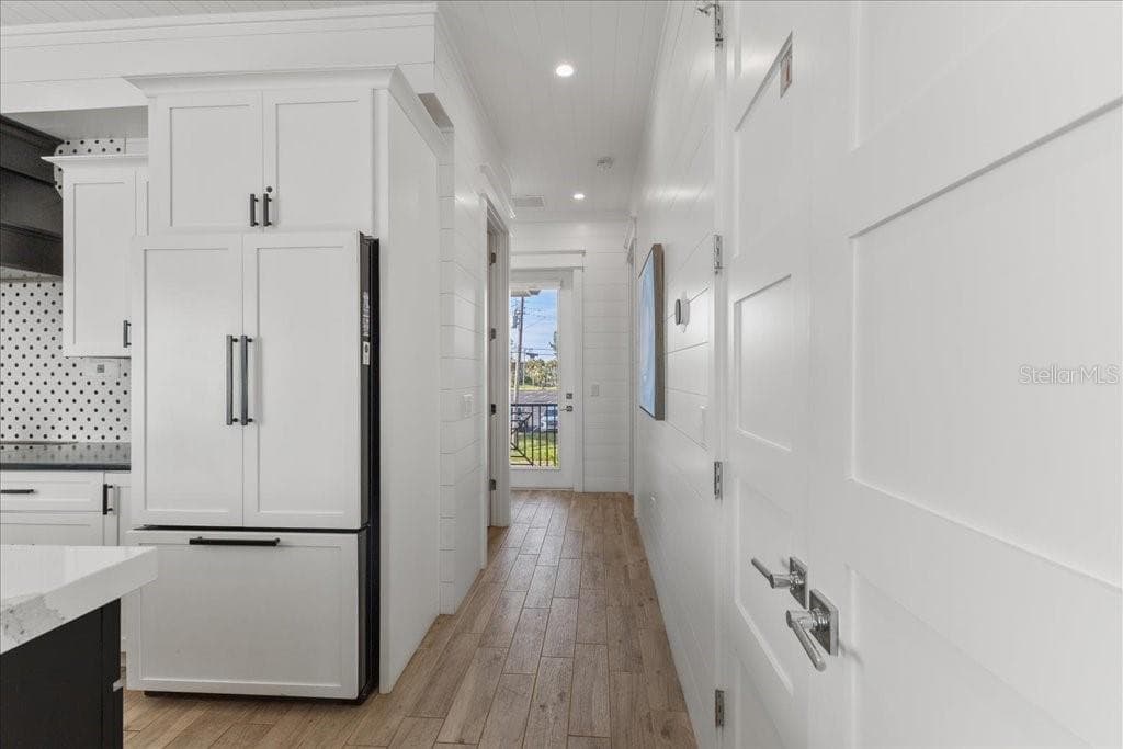 239 HARBOR DRIVE — photo 14 of 50