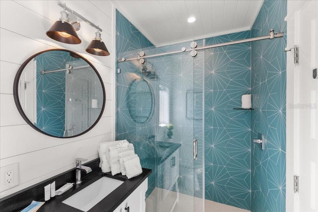 239 HARBOR DRIVE — photo 30 of 50