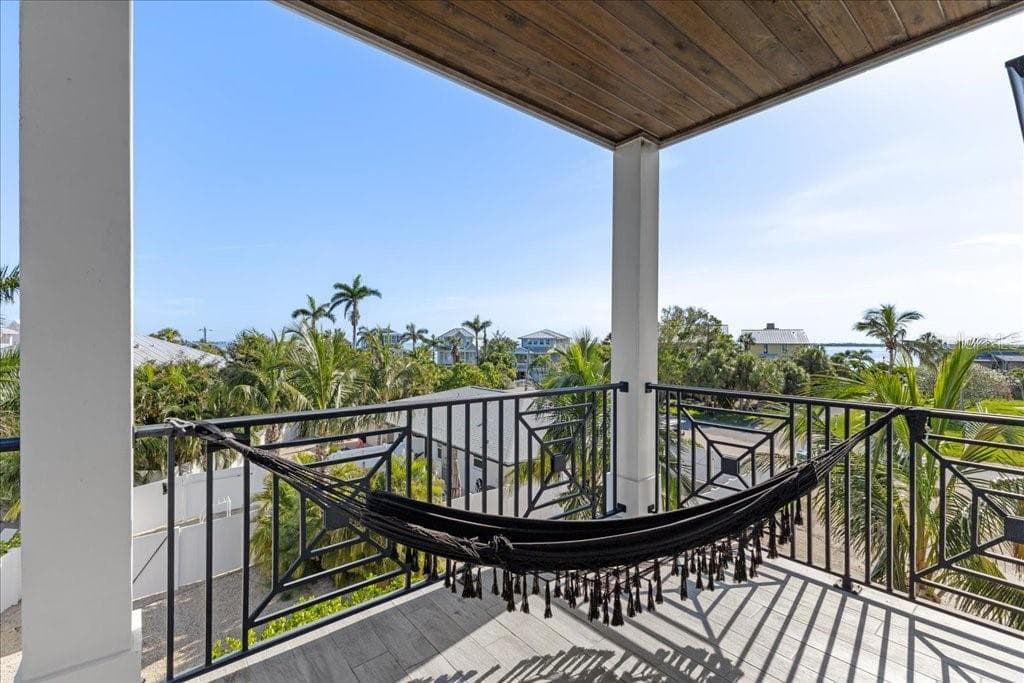 239 HARBOR DRIVE — photo 36 of 50