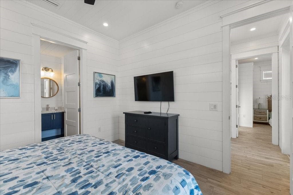 239 HARBOR DRIVE — photo 20 of 50