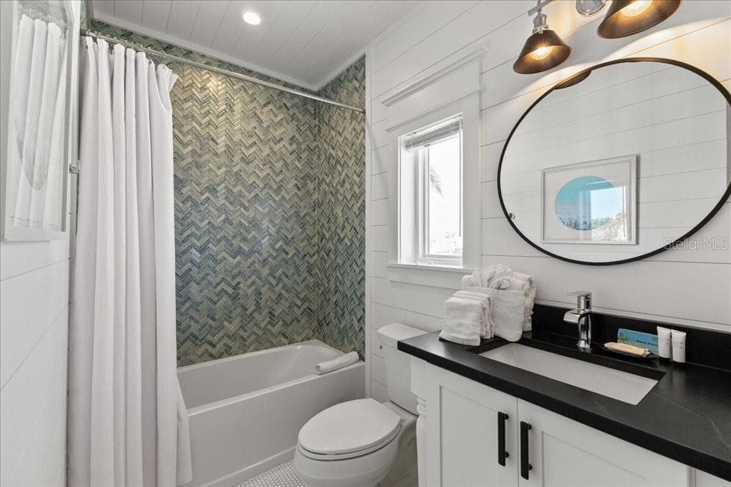 239 HARBOR DRIVE — photo 34 of 50