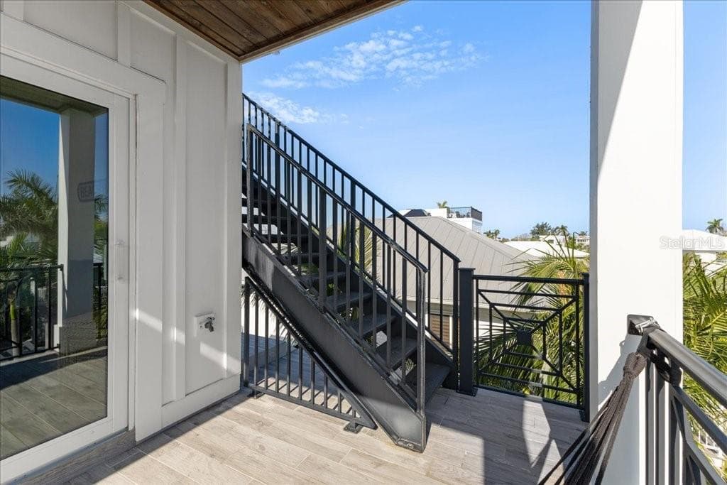 239 HARBOR DRIVE — photo 37 of 50