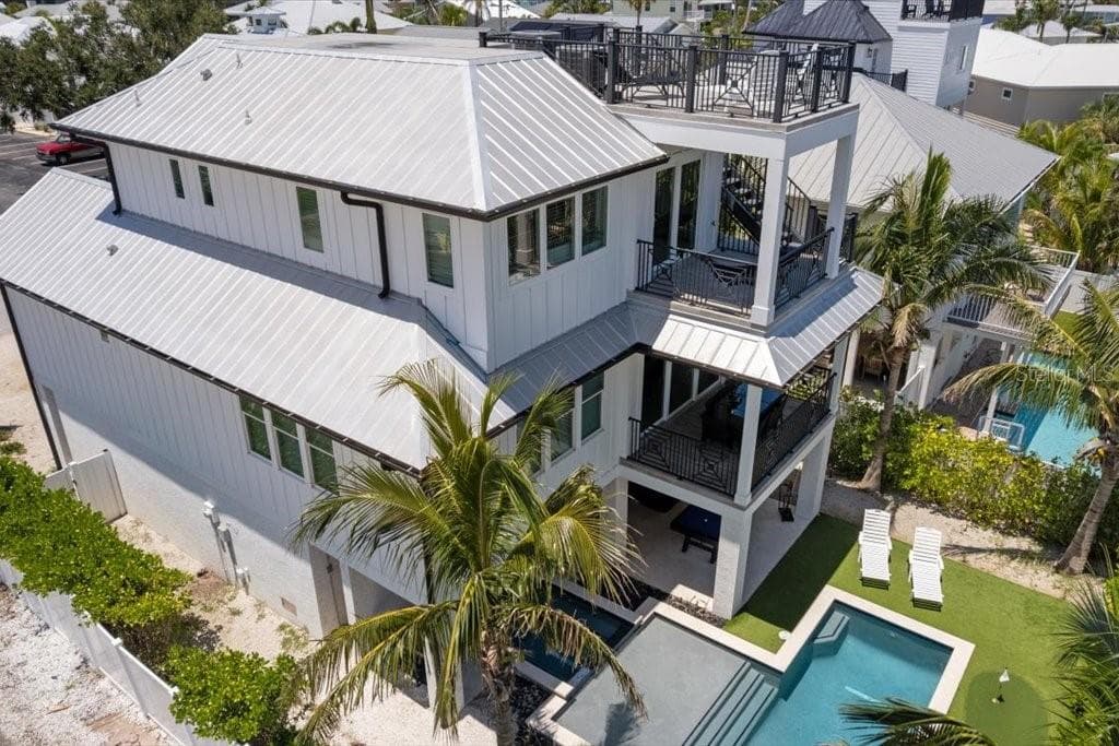 239 HARBOR DRIVE — photo 2 of 50