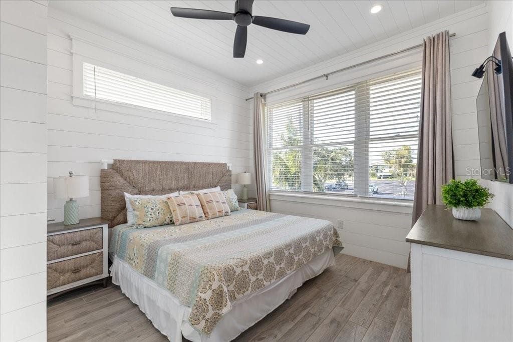 239 HARBOR DRIVE — photo 24 of 50