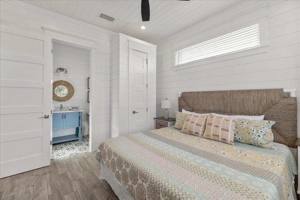 239 HARBOR DRIVE — photo 23 of 50