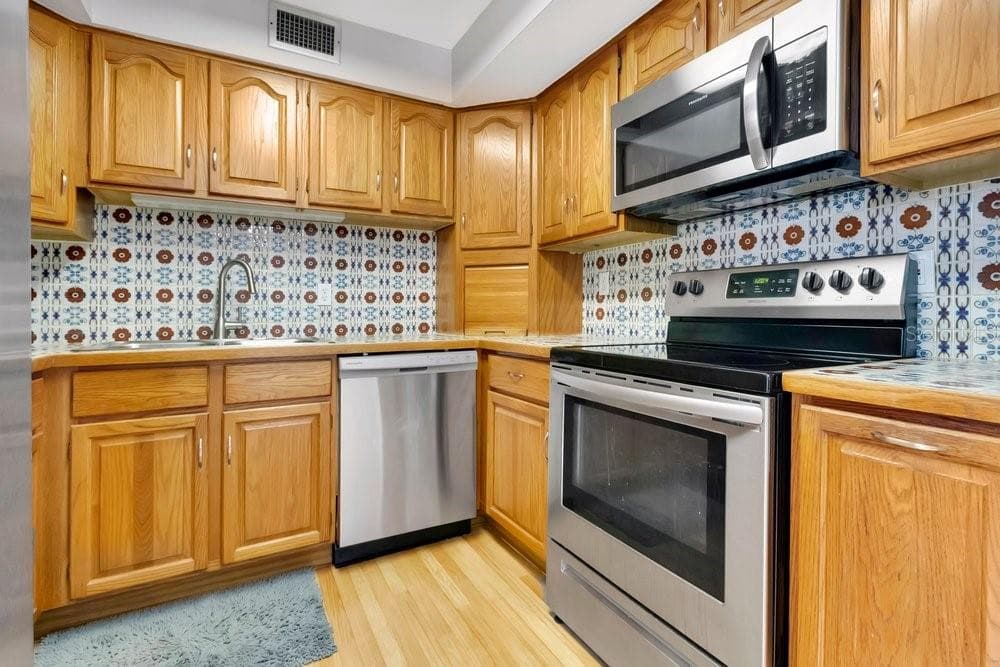 7400 36TH AVENUE — photo 4 of 29