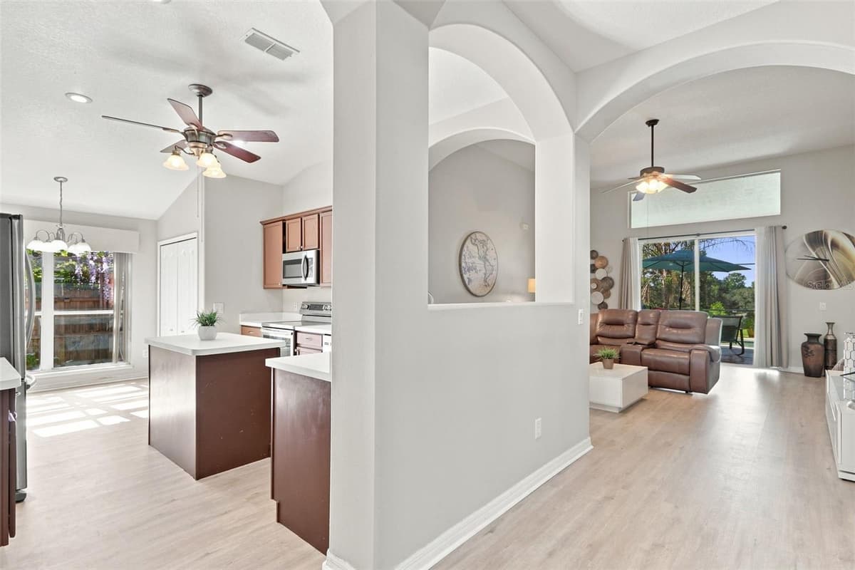 578 ZACHARY DRIVE — photo 7 of 33