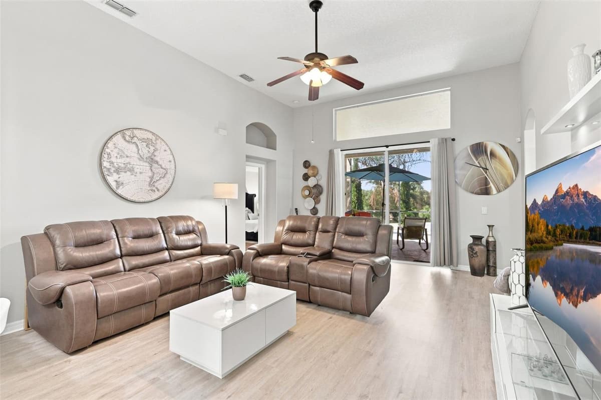 578 ZACHARY DRIVE — photo 14 of 33