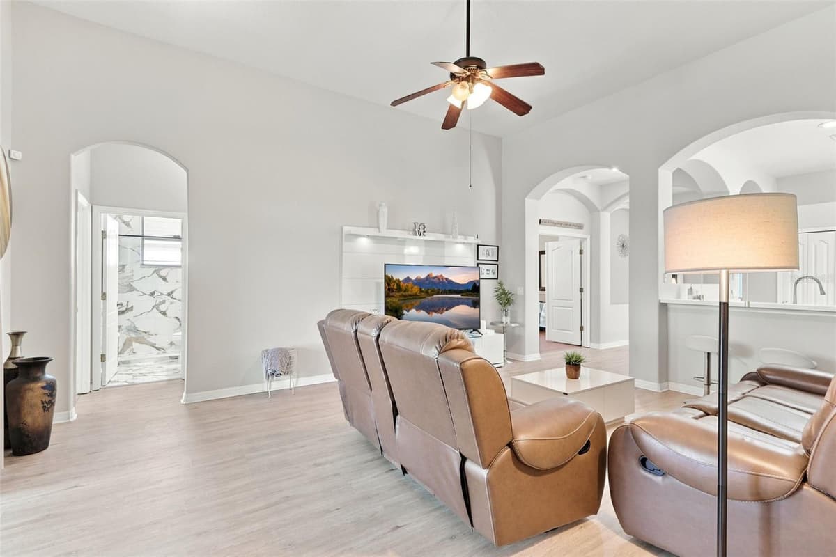 578 ZACHARY DRIVE — photo 15 of 33