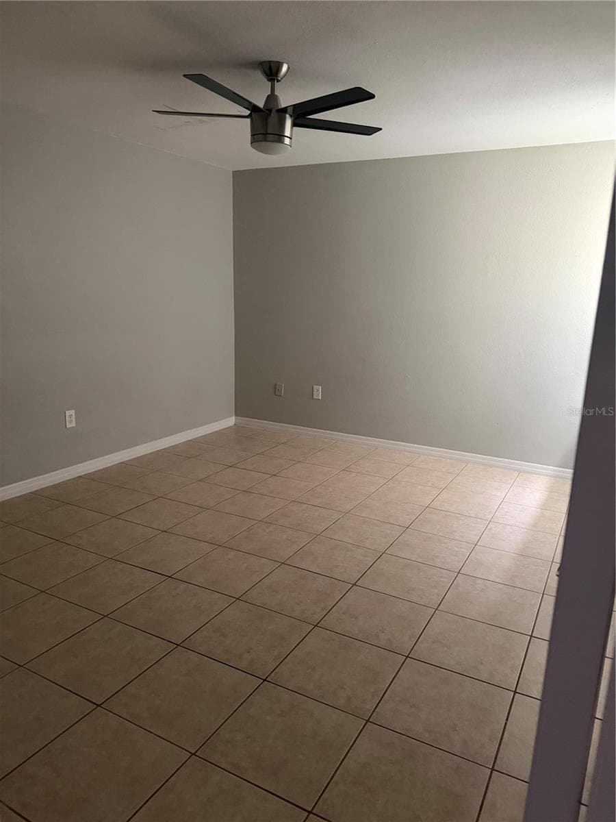 916 LAKE DESTINY ROAD — photo 8 of 10