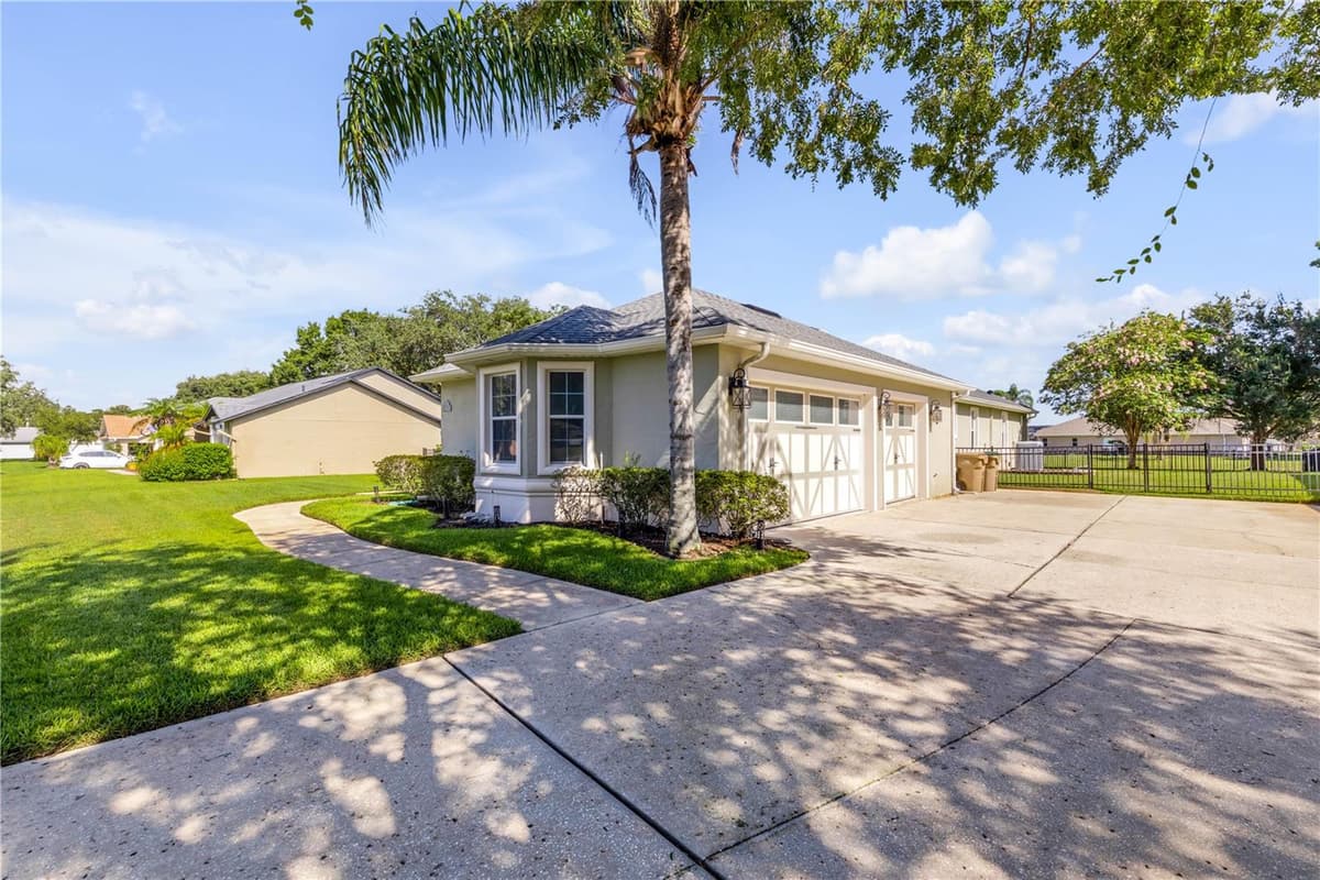 10749 ASTATULA LANE — photo 4 of 37